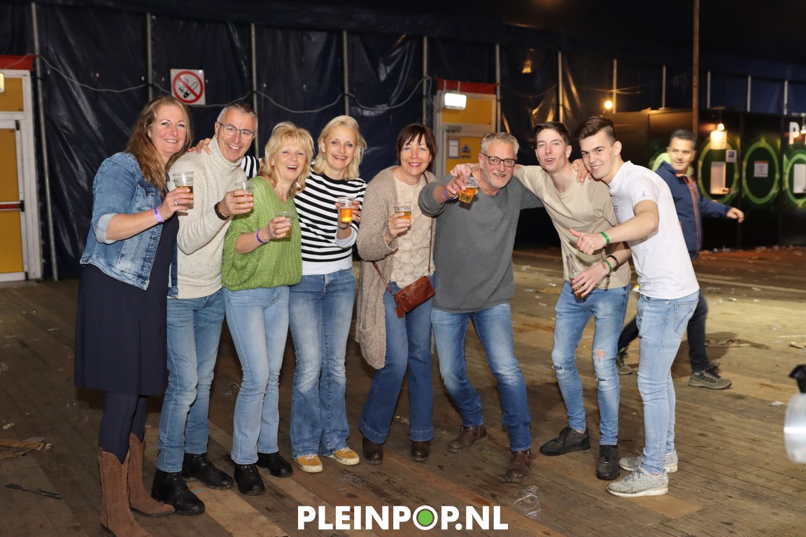 V R I J D A G     (151)